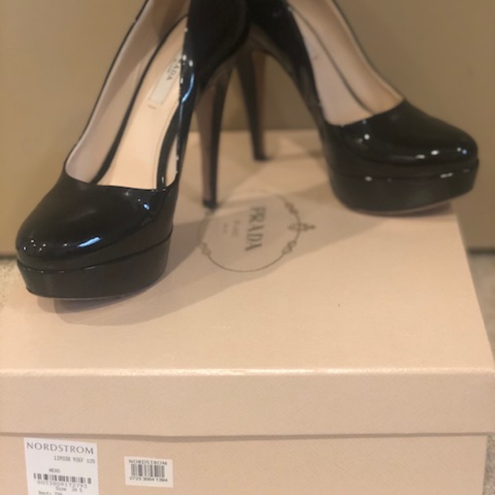 PRADA Patent Leather Pointed-Toe Pumps Size: 4.5 - Picture 4 of 6